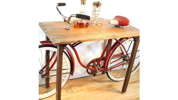 [Foto] ¿Comer sobre dos ruedas? Mira esta original mesa "bicicleta"